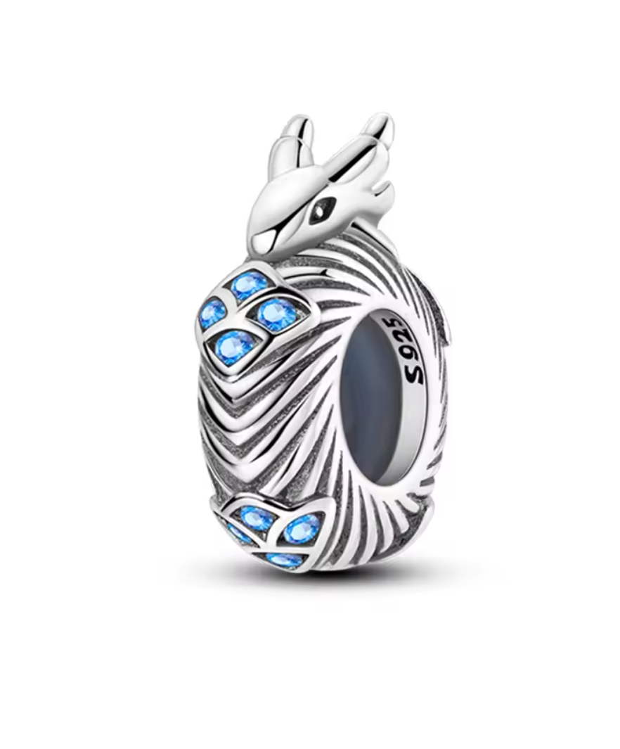 Charm Anhänger "Mystischer Drache mit blauen Kristallen" aus 925er Sterlingsilber – Fantasy-Schmuck für Armbänder & Ketten