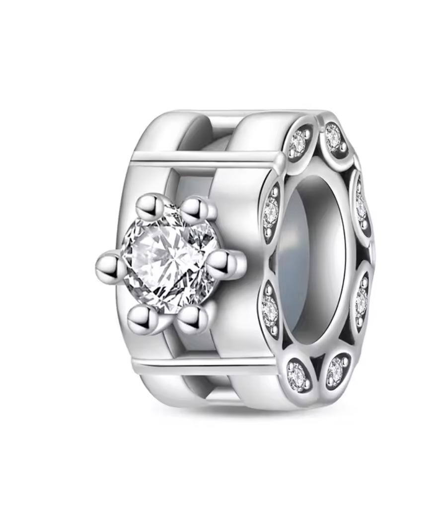 Charm Anhänger „Königlicher Glanz“ aus 925er Sterlingsilber – Mit großem Solitär-Zirkonia & edlen Details