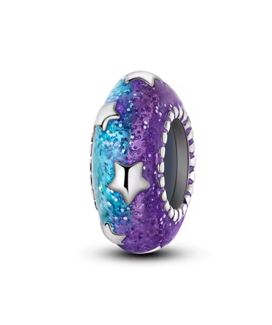 Charm Anhänger "Galaktischer Traum" aus 925er Sterlingsilber – Blau-Lila Glitzer mit Sternenmotiv