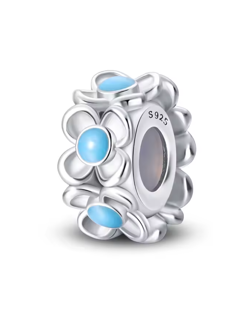 Charm Anhänger „Blütenzauber in Blau“ aus 925er Sterlingsilber – Florales Design mit hellblauer Emaille