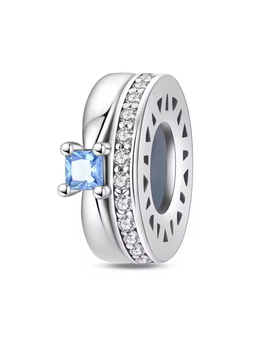 Charm Anhänger „Himmelblaues Funkeln“ aus 925er Sterlingsilber – Mit quadratischem Zirkonia & Pavé-Fassung