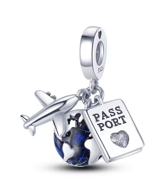 Charm Anhänger „Reiselust – Weltkugel, Flugzeug & Reisepass“ aus 925er Sterlingsilber