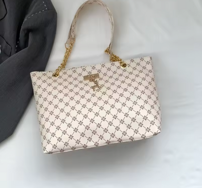 Damen Bag Weiß 27x22x10 cm – Große Handtasche aus weichem Leder, elegante Schultertasche mit Anhänger, viel Stauraum, Alltag & Business