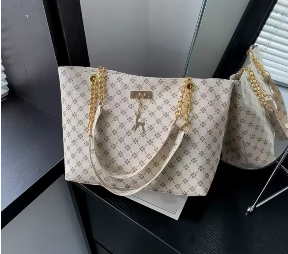 Damen Bag Weiß 27x22x10 cm – Große Handtasche aus weichem Leder, elegante Schultertasche mit Anhänger, viel Stauraum, Alltag & Business