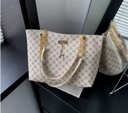 Damen Bag Weiß 27x22x10 cm – Große Handtasche aus weichem Leder, elegante Schultertasche mit Anhänger, viel Stauraum, Alltag & Business